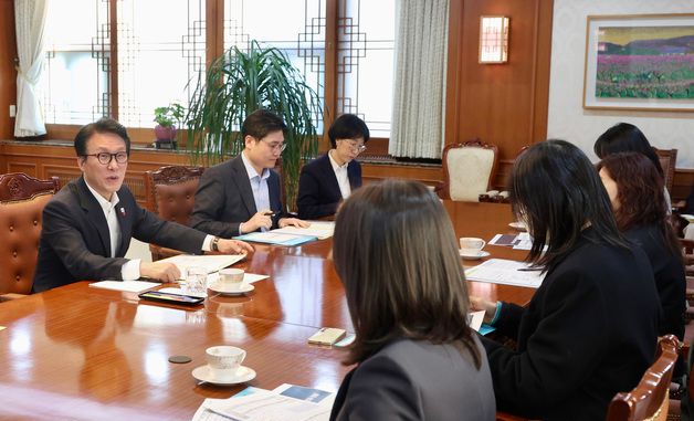 국책연구기관 전문가 간담회 주재하는 김민석 국무총리
