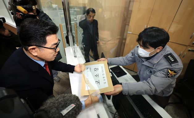 '통일교 로비 의혹' 김규환, 윤영호 전 세계본부장 고소