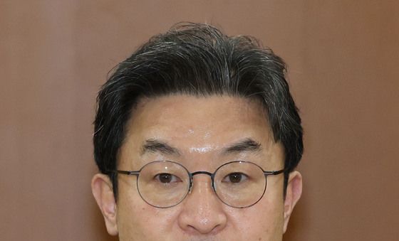 발언하는 이억원 금융위원장