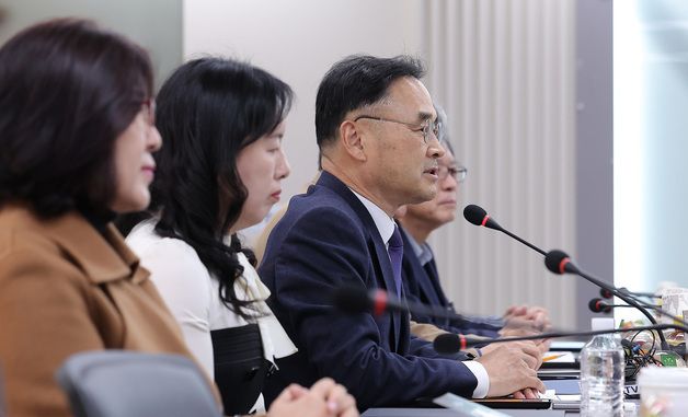 발언하는 차정인 국가교육위원장