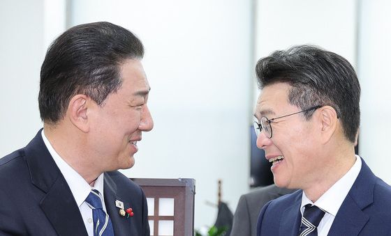 대화나누는 김병기·정원오