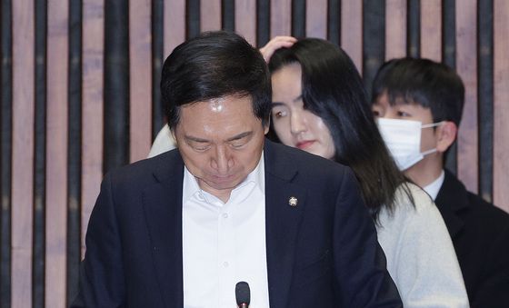 김기현 '로저비비에 공여 특검 소환'