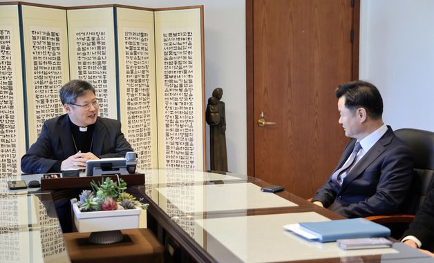 정순택 대주교, 박정보 서울경찰청장 접견