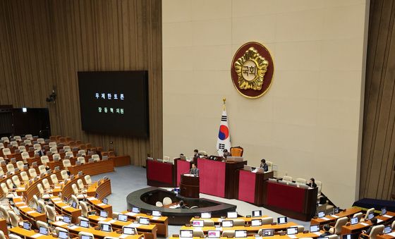 필리버스터 이어지는 국회 본회의장