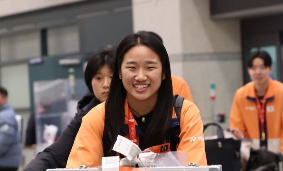 밝은 표정으로 귀국하는 안세영