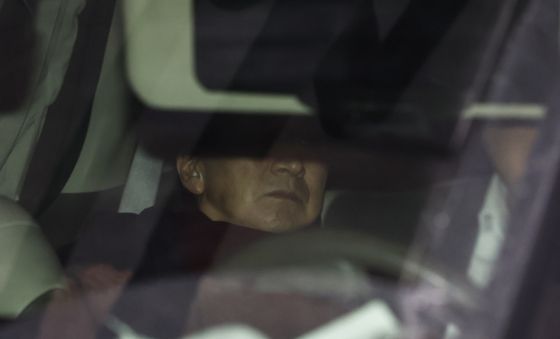 '명품 가방 선물 의혹' 김기현, 굳게 다문 입