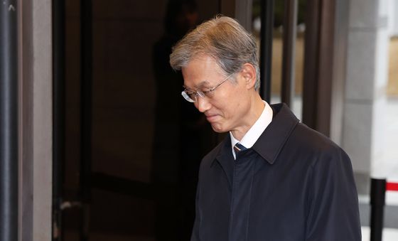 출근하는 조희대 대법원장