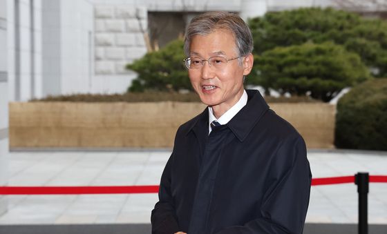 조희대 대법원장, 출근길 짧은 문답