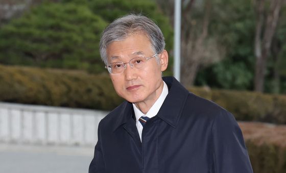 출근하는 조희대 대법원장