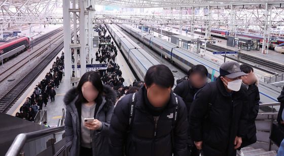 철도노조 총파업 유보…모든 열차 정상 운행