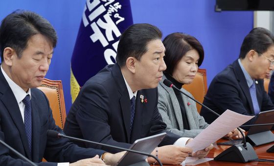 원내대책회의 주재하는 김병기 원내대표