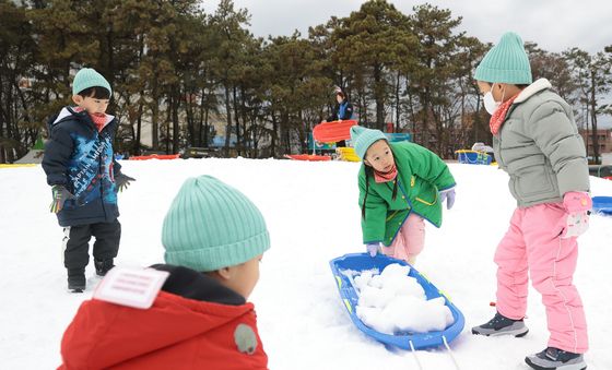 노원 씽씽 눈썰매장, 아이들 웃음소리 가득