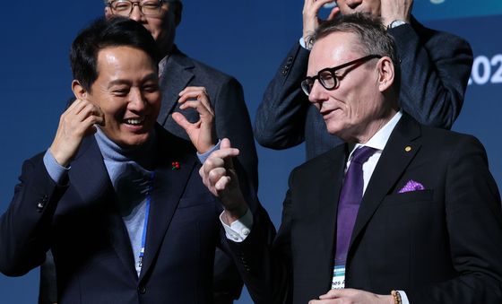 노벨상 수상자도 헷갈리는 '볼하트' 포즈