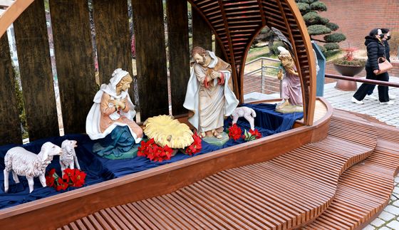 크리스마스 이브 앞두고 설치된 '성탄 구유'