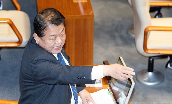 항의하는 김병주 의원