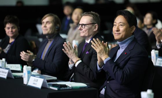 손뼉치는 오세훈