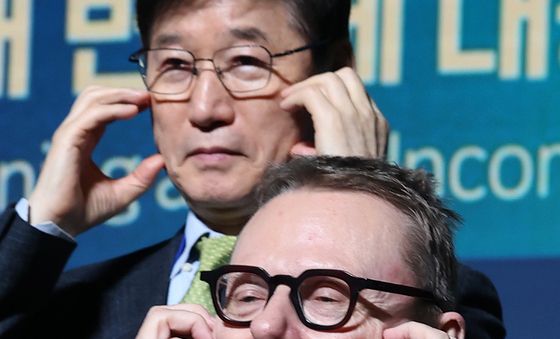 '노벨상 수상' 제임스 로빈슨 교수의 볼하트