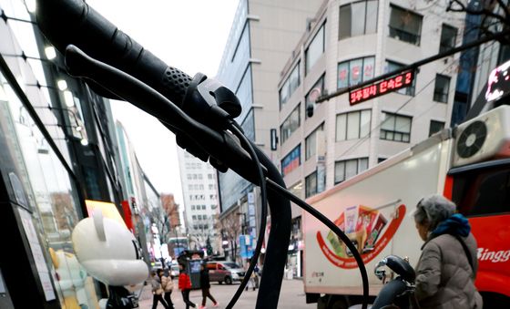 '쓰레기통 아닌데...'