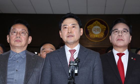 입장 밝히는 장동혁 대표