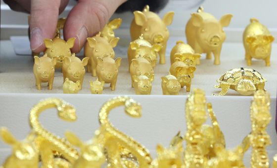 금값 4400달러 넘으며 최고치