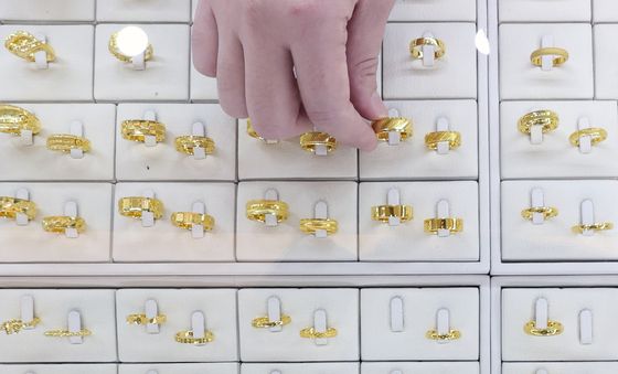 금값 연일 사상 최고…1979년 이후 최대 연간 상승세