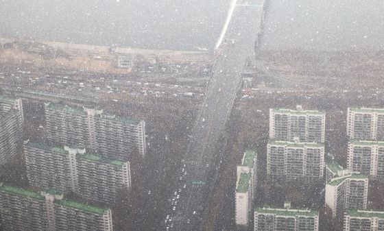 눈 날리는 서울