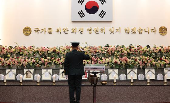 거수경례하는 육군참모총장