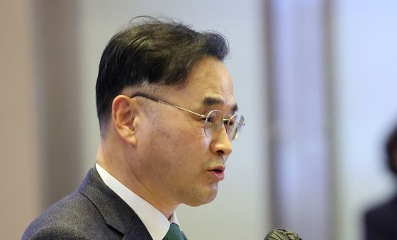 기조발언하는 차정인 위원장