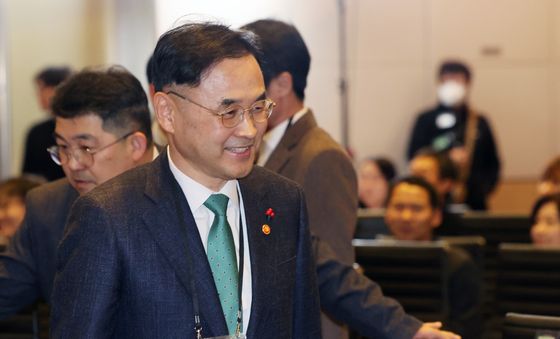 운영보고회 참석하는 차정인 국교위원장