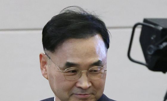 운영보고회 참석하는 차정인 위원장