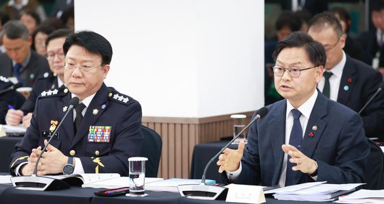 답변하는 김성범 해양수산부 차관