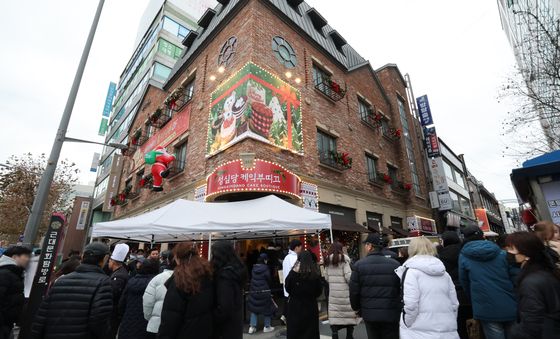 크리스마스 앞두고 성심당 인파