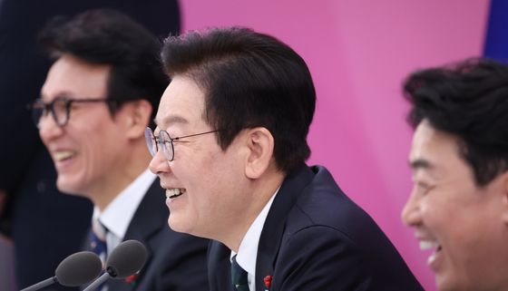 미소 짓는 이재명 대통령