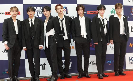 다크비, 춘사영화제 온 7명의 왕자들