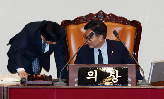 무제한 토론하는 최수진 의원