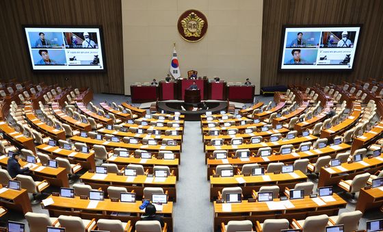 필리버스터 이어지는 국회 본회의장