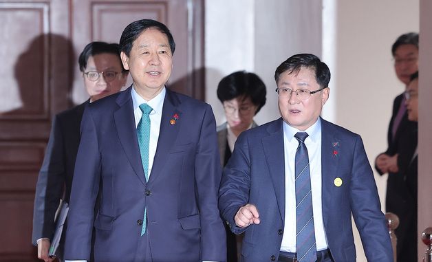 경제관계장관회의 참석하는 구윤철 부총리·김성환 장관