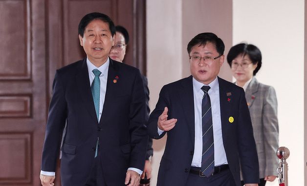 대화하는 구윤철 부총리·김성환 장관