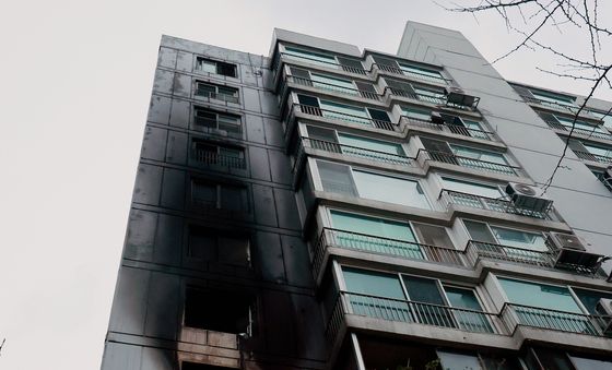 2명 심정지 이송... 송파구 아파트서 화재 발생