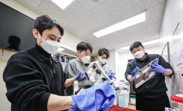 빙그레, 연말 맞아 취약계층에 공주쌀 후원 및 배식 봉사활동 진행