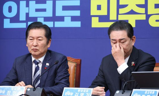 생각 잠긴 민주당 지도부