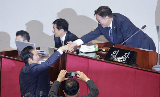 정청래·우원식 '악수'