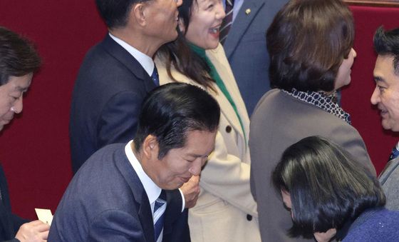 필리버스터 종료의 건 투표하는 정청래