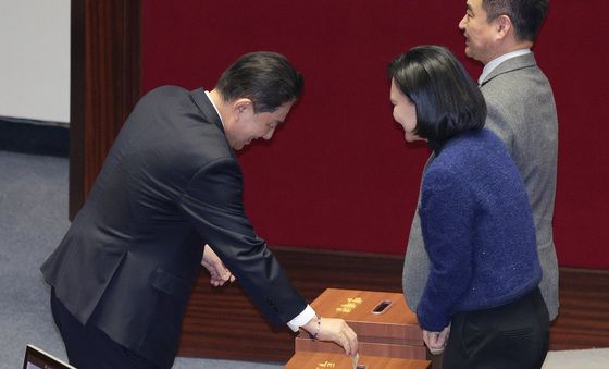 투표하는 김병기