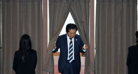 '허위정보근절법' 무제한 토론 종결 투표하는 정청래 대표