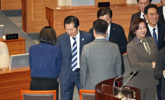 무제한 토론 종결 투표하는 정청래 대표