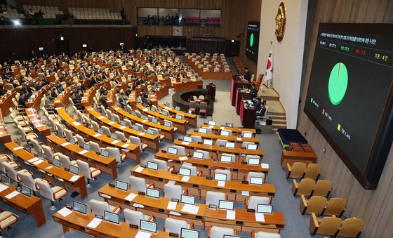 야당 불참 속 통과되는 정보통신망법 개정안