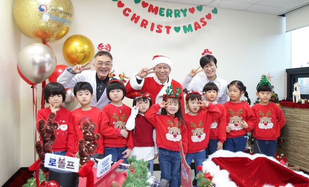 배경훈 부총리, 크리스마스 이브 맞아 원자력병원 방문