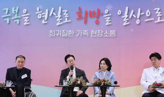 희귀질환 환우·가족 간담회 갖는 이재명 대통령 부부