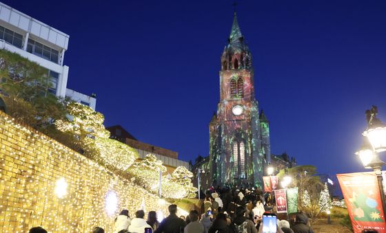 성탄절을 축하하는 미디어파사드